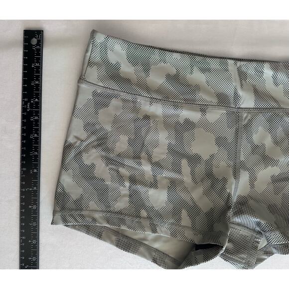 Wodbottom NWT Women’s Gray Reflective Camo Activewear shorts - size XXXL - Picture 8 of 8